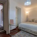 Lovely Patio Getaway In 아파트 *