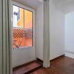 Lovely Patio Getaway In 아파트 *