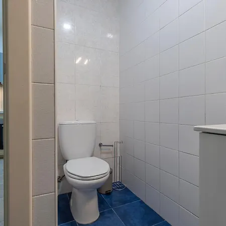 Lovely Patio Getaway In 아파트 *