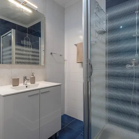 아파트 Lovely Patio Getaway In *