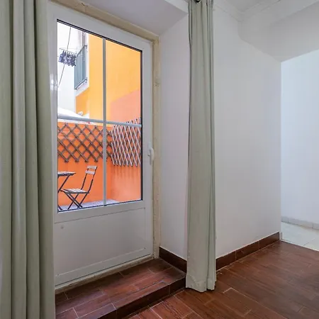 Lovely Patio Getaway In 아파트 *