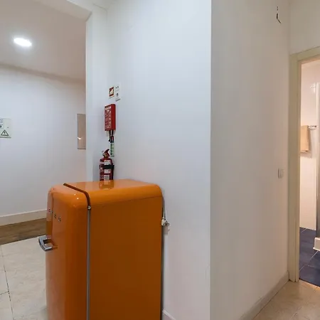 Lovely Patio Getaway In 리스본