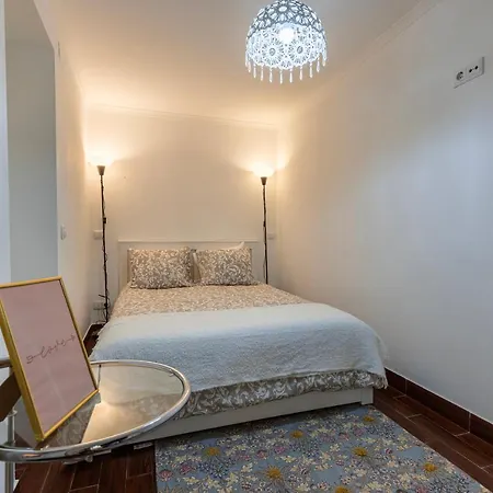 Lovely Patio Getaway In 아파트 *