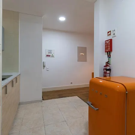 Lovely Patio Getaway In * 리스본