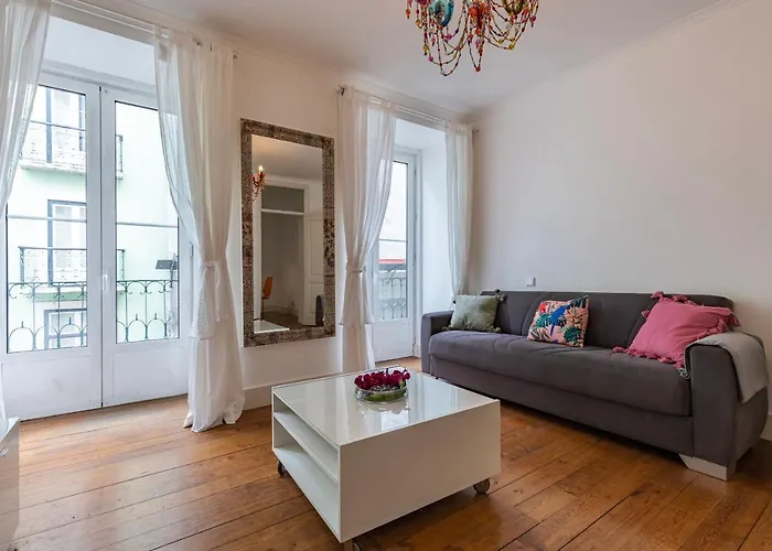 Lovely Patio Getaway In Apartament