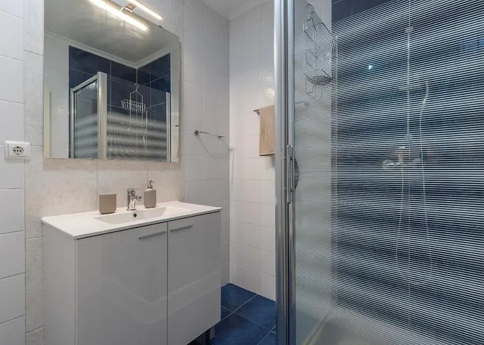 Apartament Lovely Patio Getaway In *