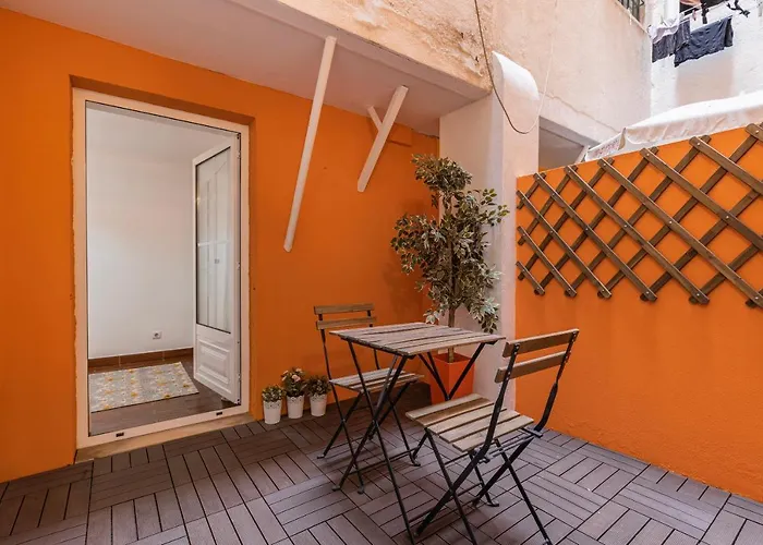 Lovely Patio Getaway In Apartament Lizbona
