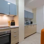 Lovely Patio Getaway In Apartament Lizbona