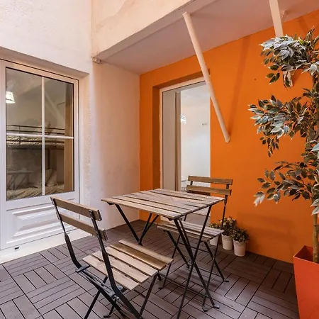 Lovely Patio Getaway In Appartement